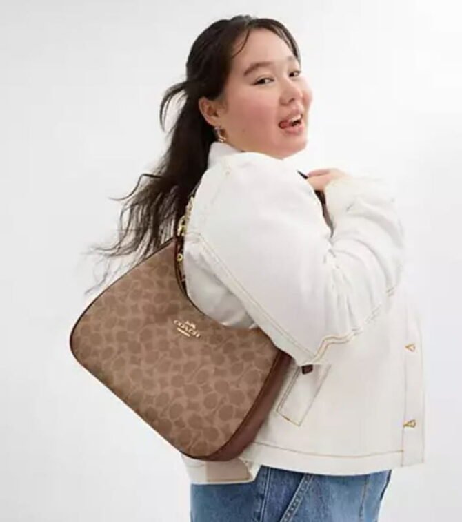 COACH - Image 2
