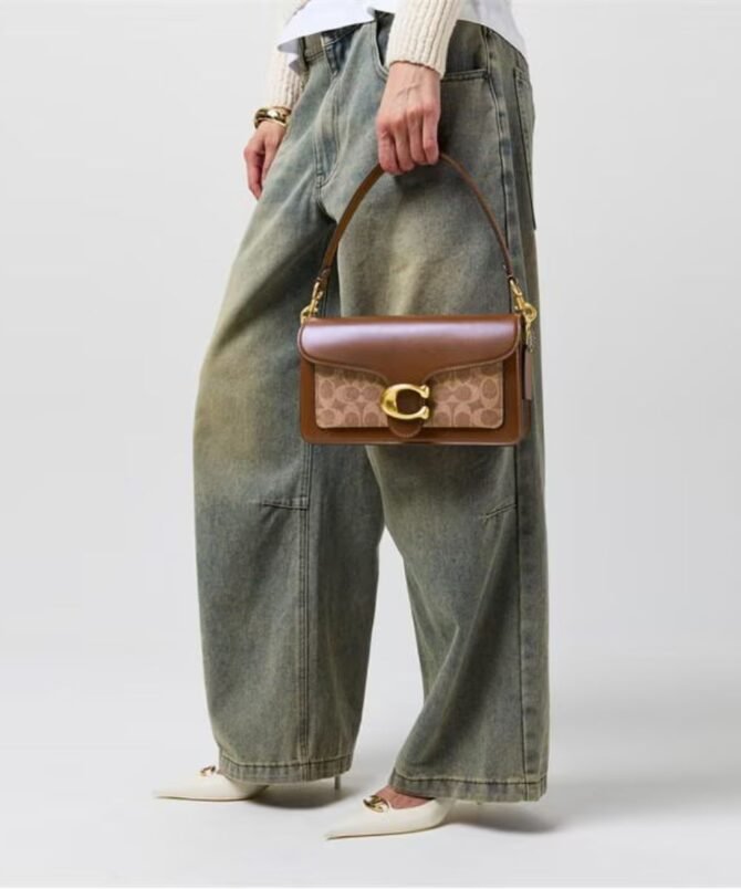 COACH - Image 2
