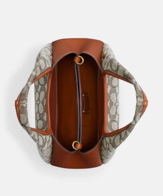 COACH - Image 3