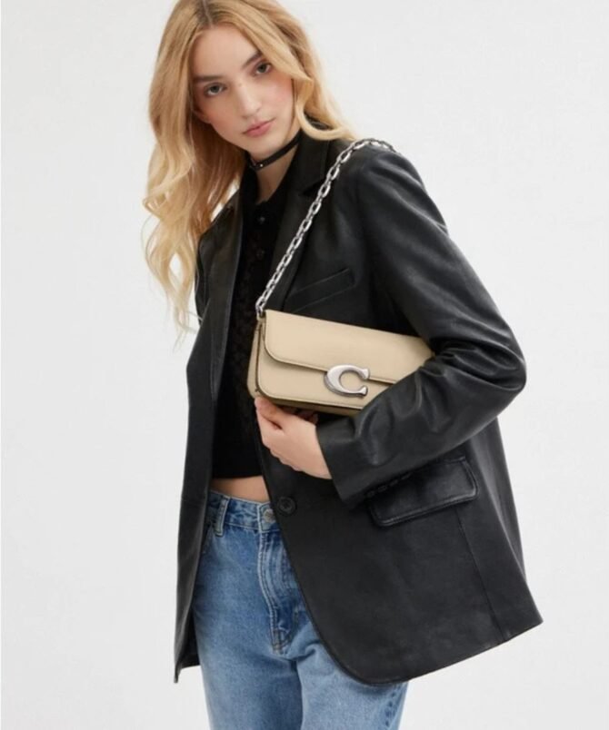 COACH - Image 2